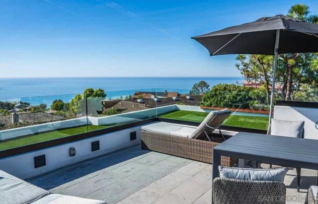 8433 Prestwick Dr, La Jolla, CA 92037