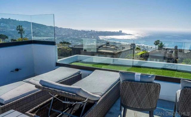 8433 Prestwick Dr, La Jolla, CA 92037