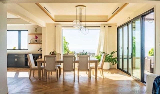 8433 Prestwick Dr, La Jolla, CA 92037