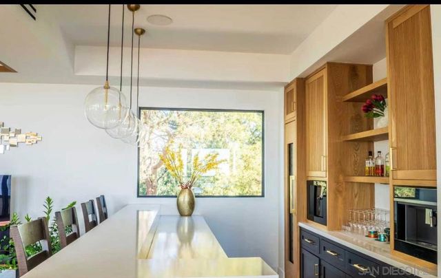 8433 Prestwick Dr, La Jolla, CA 92037