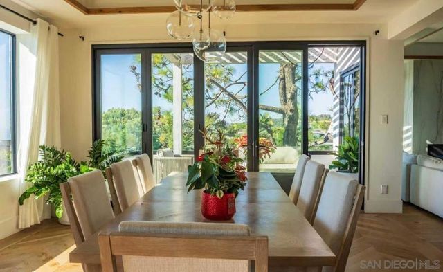 8433 Prestwick Dr, La Jolla, CA 92037