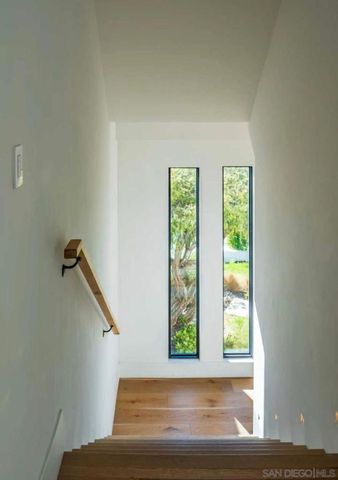 8433 Prestwick Dr, La Jolla, CA 92037