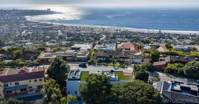 8433 Prestwick Dr, La Jolla, CA 92037