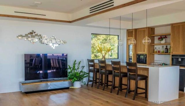 8433 Prestwick Dr, La Jolla, CA 92037