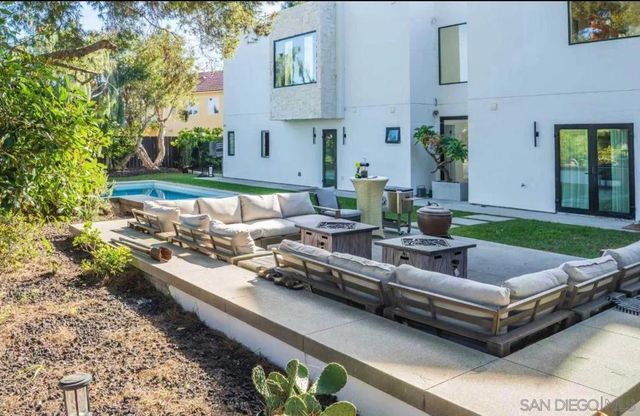 8433 Prestwick Dr, La Jolla, CA 92037