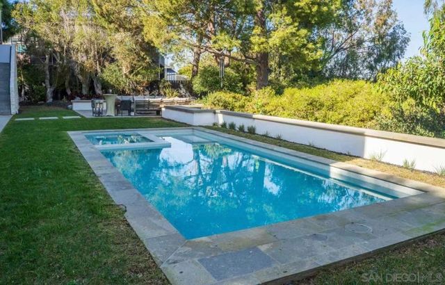 8433 Prestwick Dr, La Jolla, CA 92037