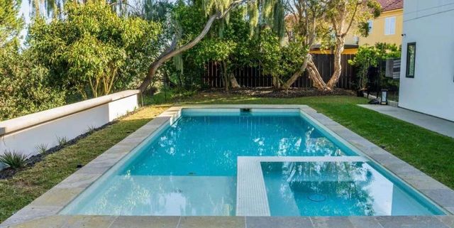 8433 Prestwick Dr, La Jolla, CA 92037