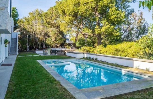 8433 Prestwick Dr, La Jolla, CA 92037
