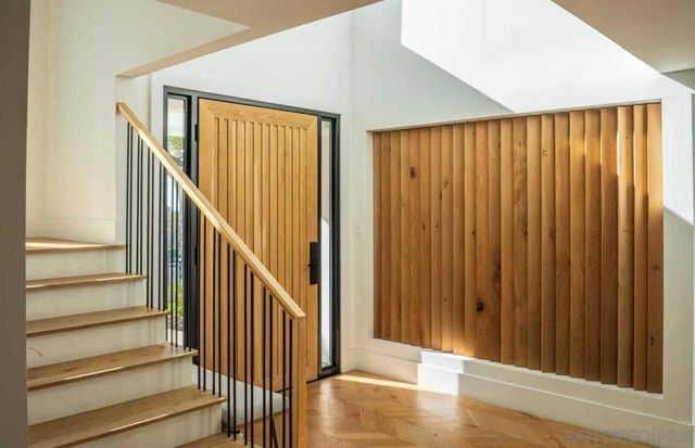 8433 Prestwick Dr, La Jolla, CA 92037