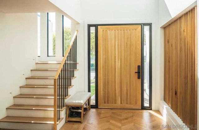 8433 Prestwick Dr, La Jolla, CA 92037