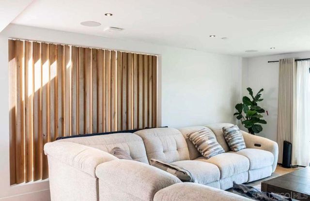 8433 Prestwick Dr, La Jolla, CA 92037