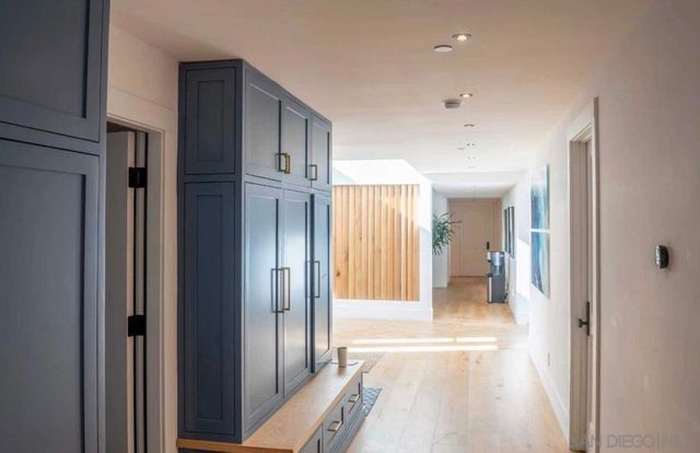 8433 Prestwick Dr, La Jolla, CA 92037