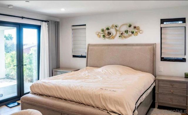 8433 Prestwick Dr, La Jolla, CA 92037