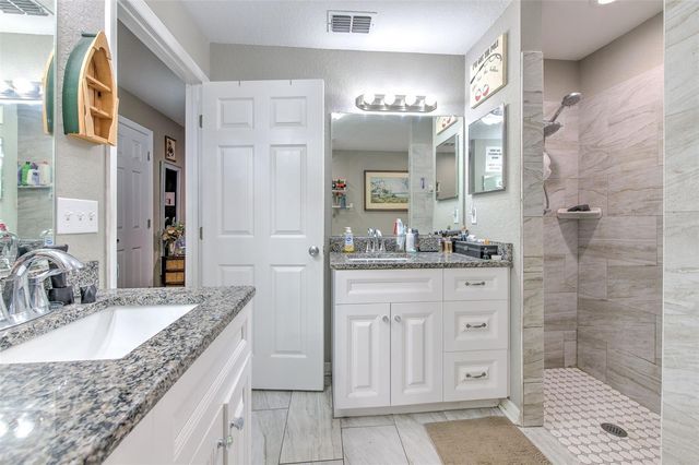 38021 10 TH AVE, Zephyrhills, FL 33542