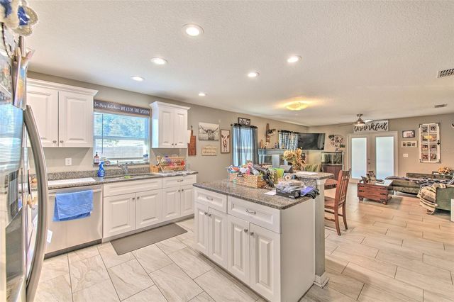 38021 10 TH AVE, Zephyrhills, FL 33542