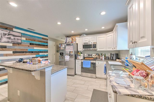 38021 10 TH AVE, Zephyrhills, FL 33542