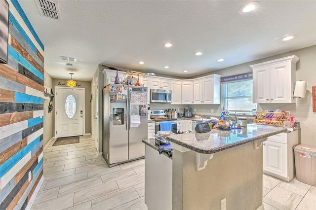 38021 10 TH AVE, Zephyrhills, FL 33542