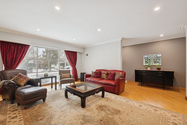 369 Addison Road, Riverside, IL 60546