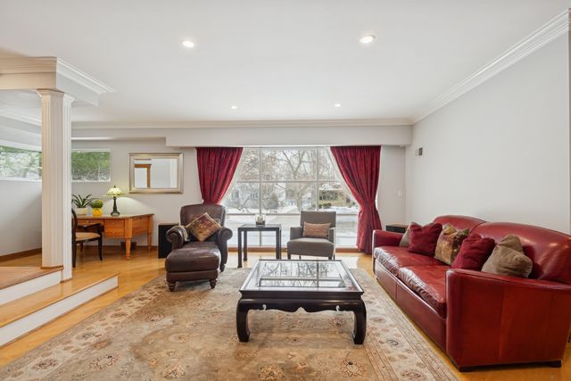 369 Addison Road, Riverside, IL 60546