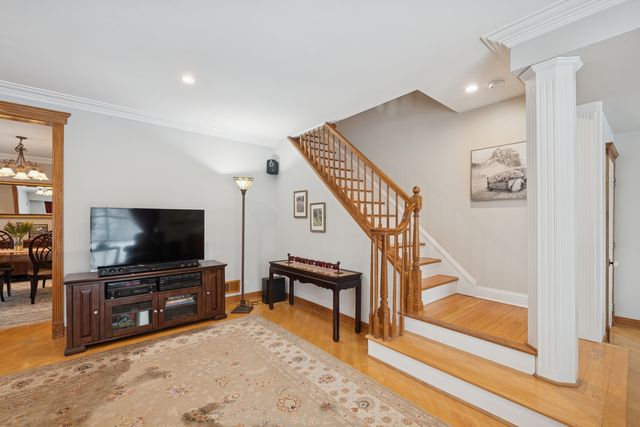 369 Addison Road, Riverside, IL 60546