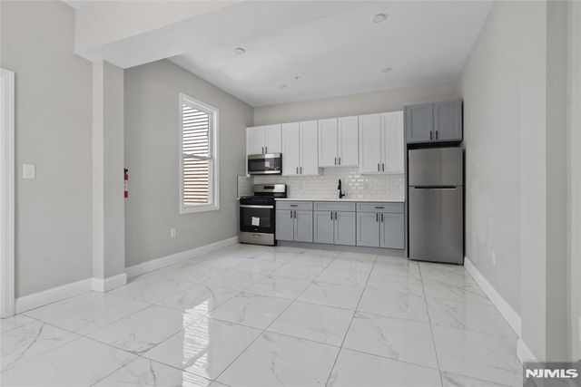 6119 Tyler Place, West New York, NJ 07093