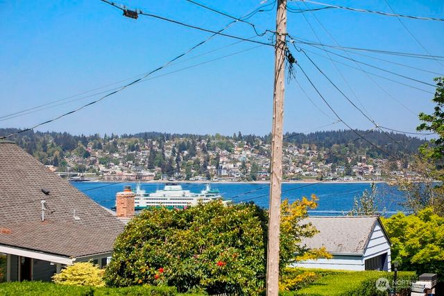 525 Farragut Avenue NE, Port Orchard, WA 98366