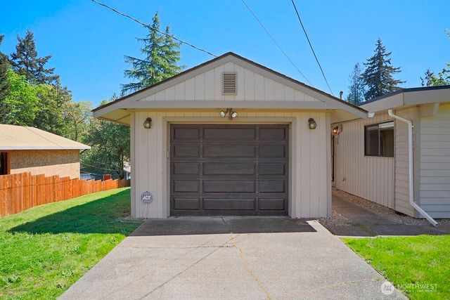 525 Farragut Avenue NE, Port Orchard, WA 98366