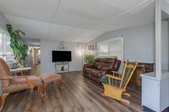 4 Clovercrest Drive, Nashua, NH 03062