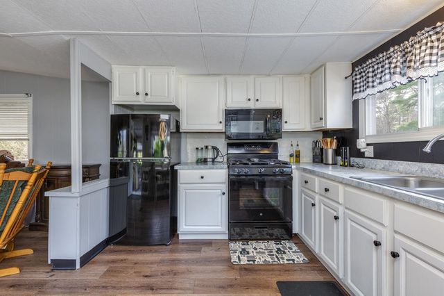 4 Clovercrest Drive, Nashua, NH 03062