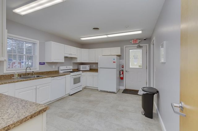 4 Clovercrest Drive, Nashua, NH 03062