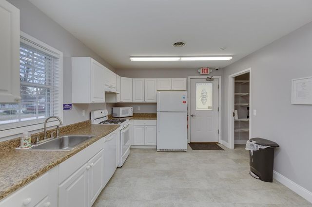4 Clovercrest Drive, Nashua, NH 03062