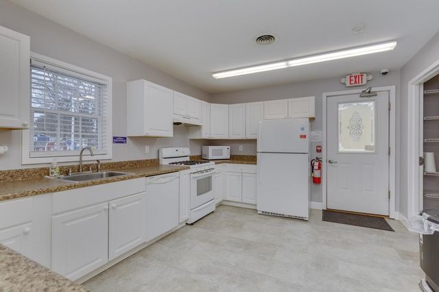 4 Clovercrest Drive, Nashua, NH 03062