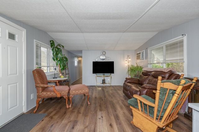 4 Clovercrest Drive, Nashua, NH 03062