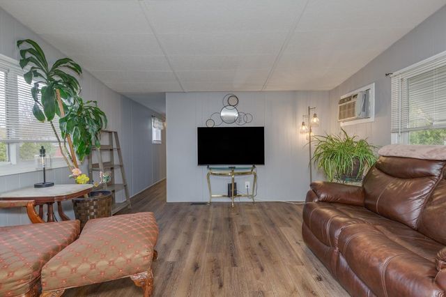 4 Clovercrest Drive, Nashua, NH 03062