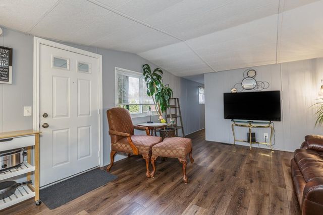 4 Clovercrest Drive, Nashua, NH 03062