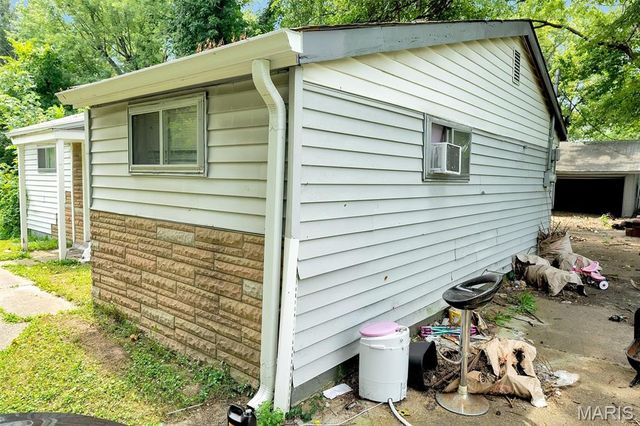 10145 Earl Drive, St Louis, MO 63136