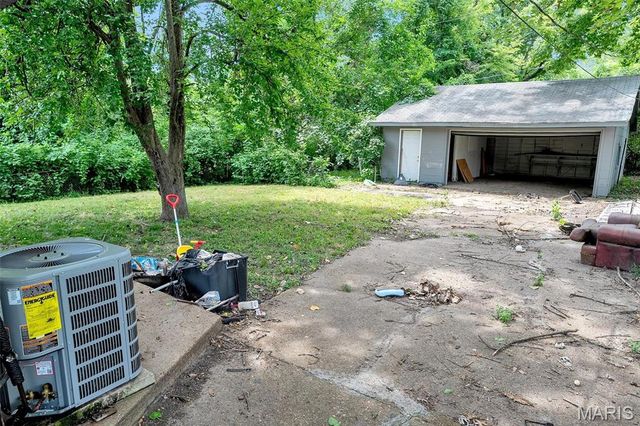 10145 Earl Drive, St Louis, MO 63136