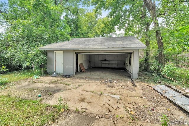 10145 Earl Drive, St Louis, MO 63136