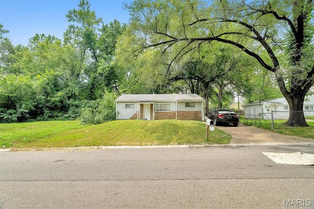 10145 Earl Drive, St Louis, MO 63136