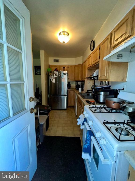 Image 2 of property listing at 2507 PARKTRAIL RD, Baltimore, MD 21234