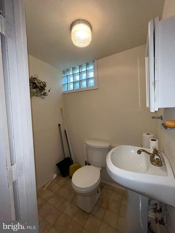 Image 5 of property listing at 2507 PARKTRAIL RD, Baltimore, MD 21234