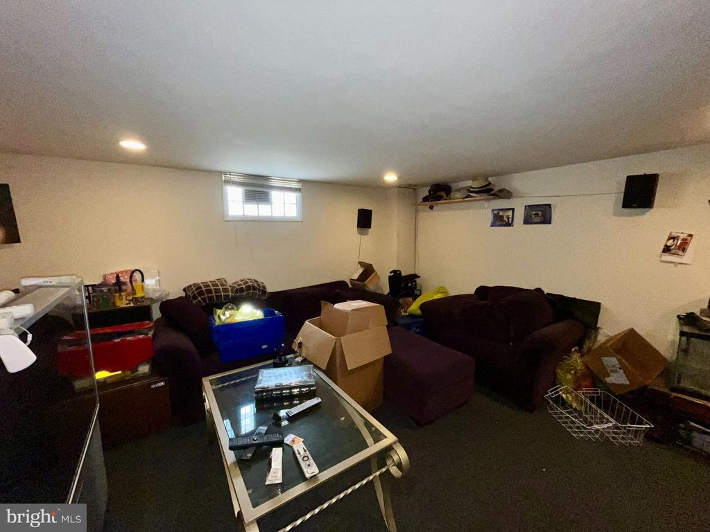 Image 6 of property listing at 2507 PARKTRAIL RD, Baltimore, MD 21234