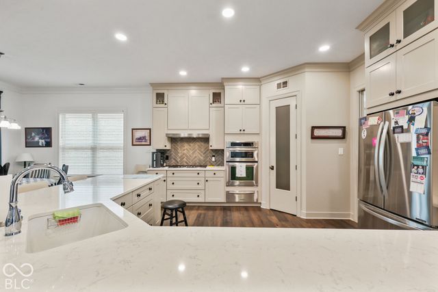 15112 Kampen Circle, Carmel, IN 46033
