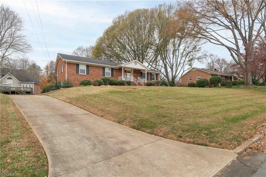 2910 Hope Valley Road, Winston-salem, NC 27106