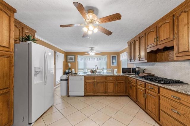 1061 Highway 92, Fayetteville, GA 30214