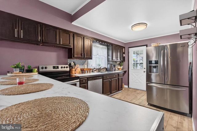 432 W SPRING ST, Frackville, PA 17931