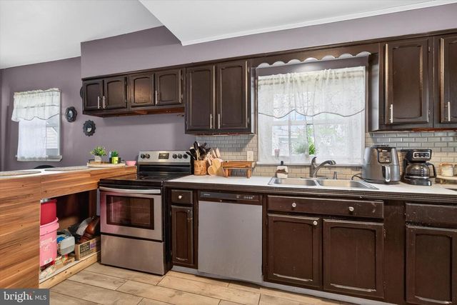 432 W SPRING ST, Frackville, PA 17931