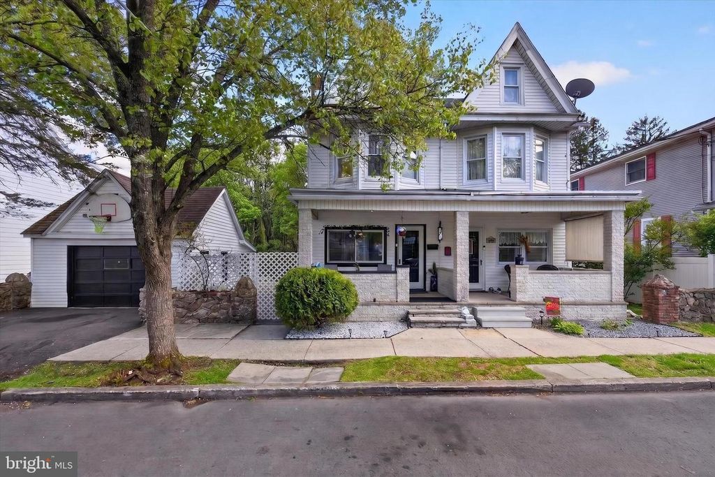432 W SPRING ST, Frackville, PA 17931