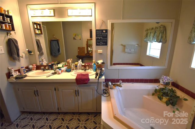 4062 Smokey Creek Road, Lenoir, NC 28645