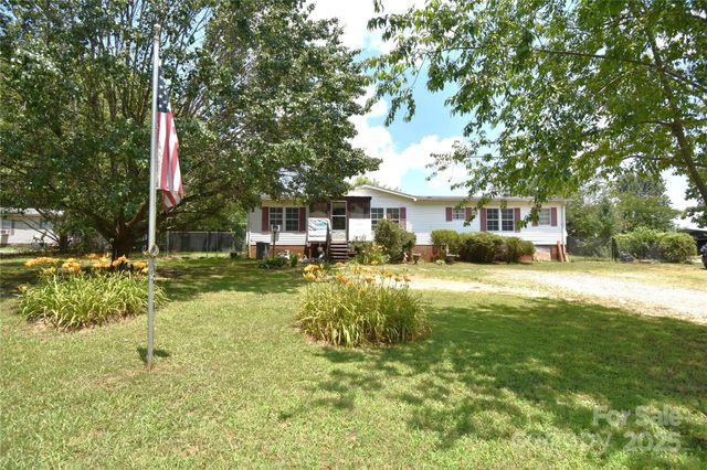 4062 Smokey Creek Road, Lenoir, NC 28645